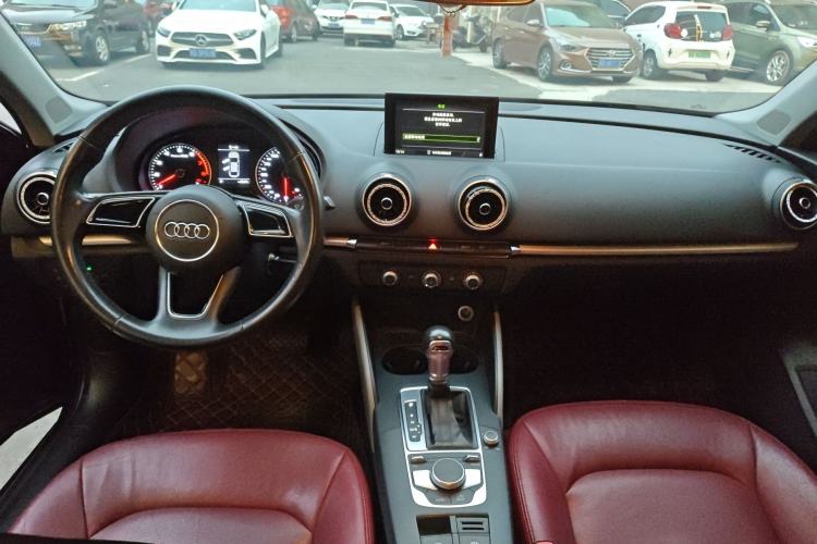 Used Audi A3 2017 Limousine 35 TFSI Ambition Edition Center Console