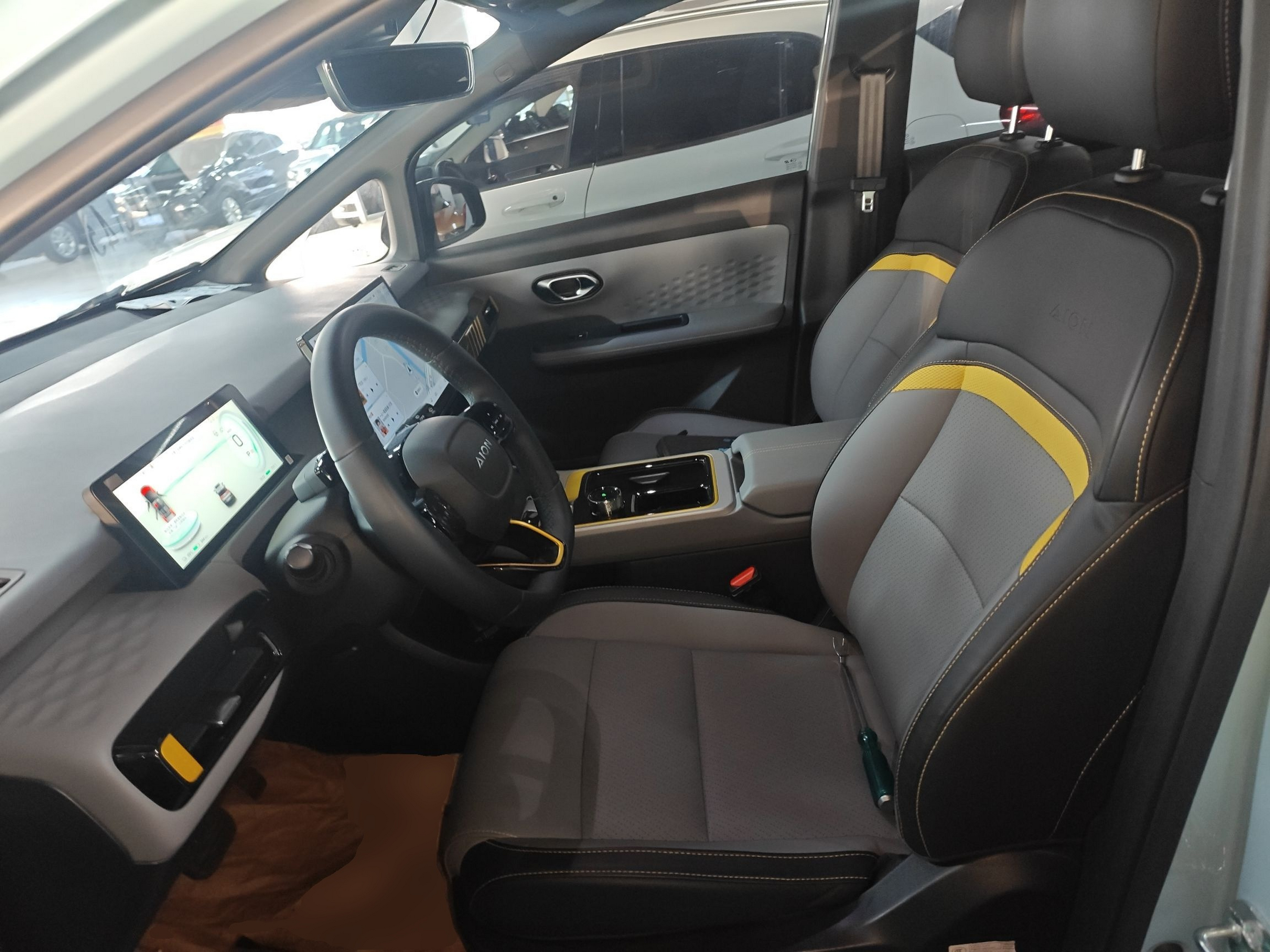 Переднее сиденье в автомобиле