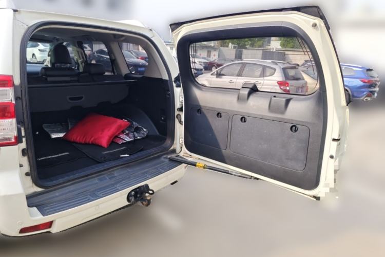 Used Toyota Prado 2016 2.7L Automatic Standard Edition Trunk