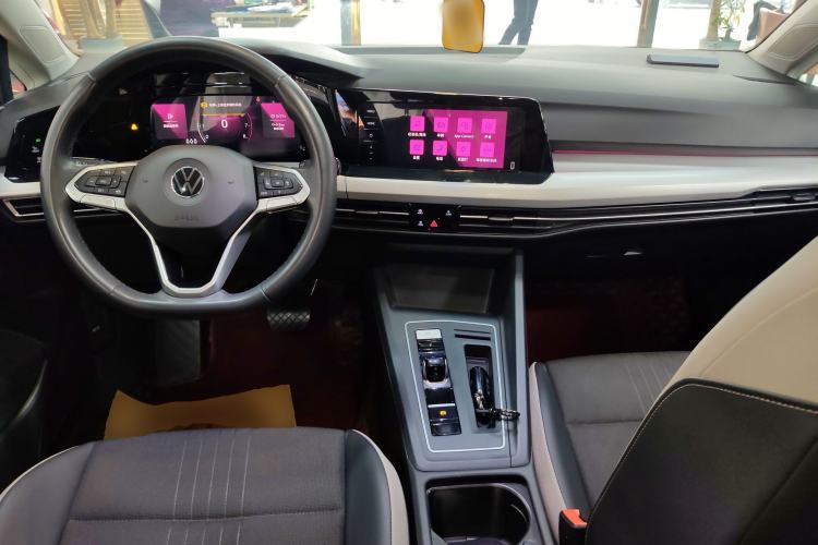 Used Volkswagen Golf 2021 280TSI DSG Pro Center Console