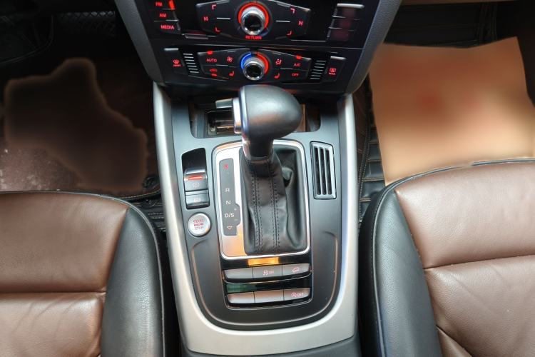 Used Audi Q5 2017 40 TFSI Ambition Edition Gear Lever