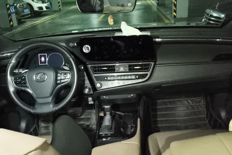 Used Lexus ES 2023 200 Excellence Edition
