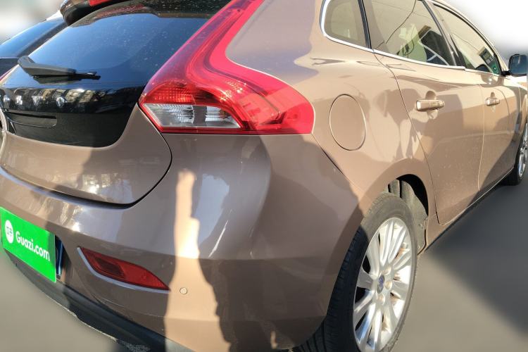 Used Volvo V40 2014 2.0T Zhiya Edition Rear Right 45 Deg