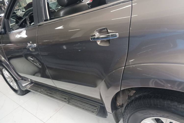 Used JMC Yusheng S350 2014 2.4T Automatic 2WD Diesel Luxury Version with Sunroof 5 Seats
