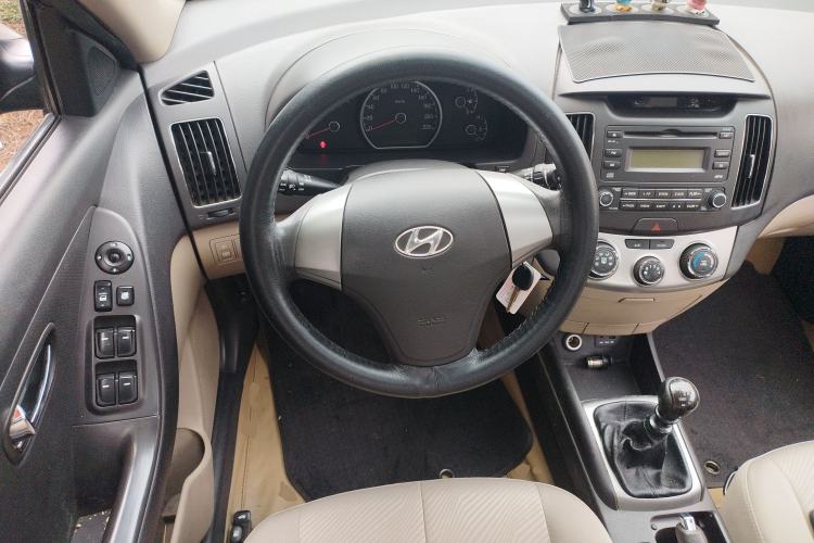 Used Hyundai Celesta 2011 1.6L Manual Luxury Model Steering Wheel