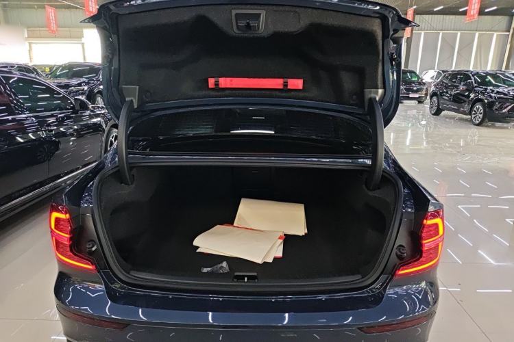 Used Volvo S60 2023 B4 Zhiyuan Luxury Edition
