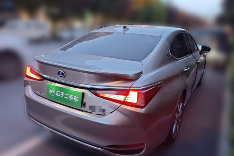Used Lexus ES 2020 300h Premier Edition