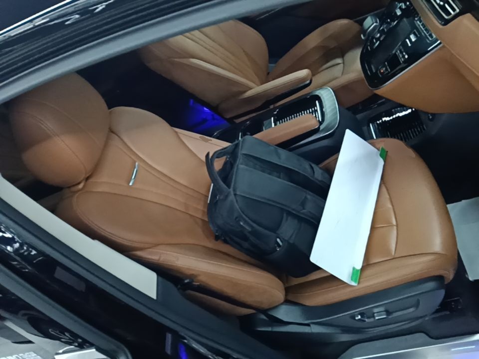 Hongqi HQ9 PHEV 2024 2.0T Four-Wheel Drive Business Edition — снимка 19