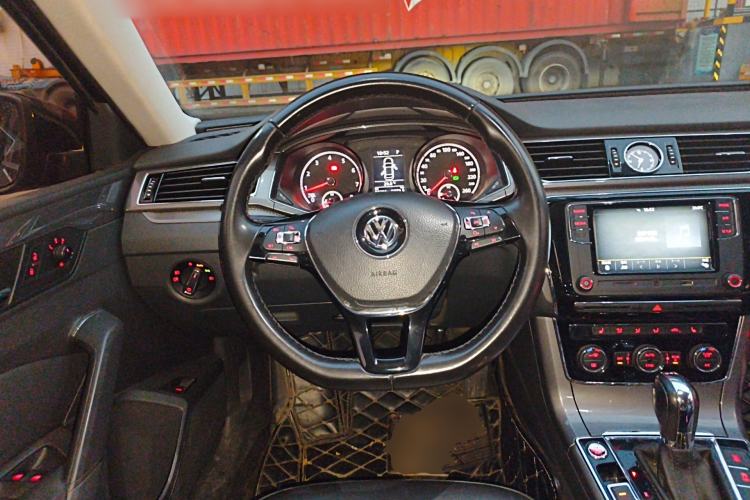 Used Volkswagen Passat 2017 280TSI DSG Luxury Edition Steering Wheel
