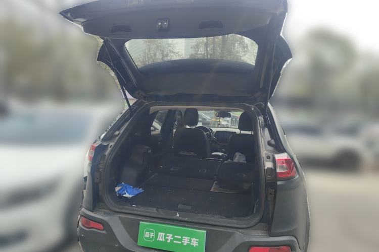 Used Jeep Cherokee 2017 2.4L Leading Edition
