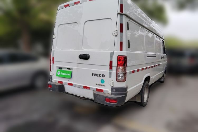 Used Iveco Daily 2021 2.5T V40 2-3 Seater Long Wheelbase Mid-Roof Dual Tires Manual Doors Rear Right 45 Deg