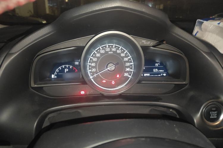 Used Mazda 3 Axela 2017 Sedan 1.5L Automatic Luxury Model China VI Standard
