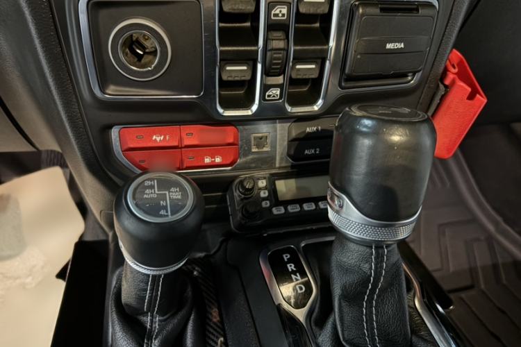 Used Jeep Wrangler 2019 2.0T Sahara Four-Door Version China VI Emission Standard
