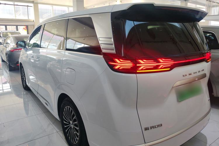 Used Denza D9 2022 DM-i 970 Four-Wheel Drive Prestige Model
