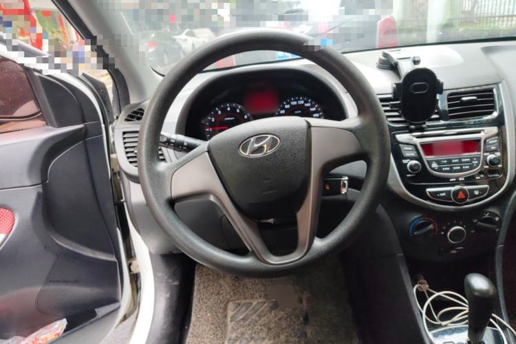 Used Hyundai Verna Ray 2014 1.4L Automatic GLX Steering Wheel