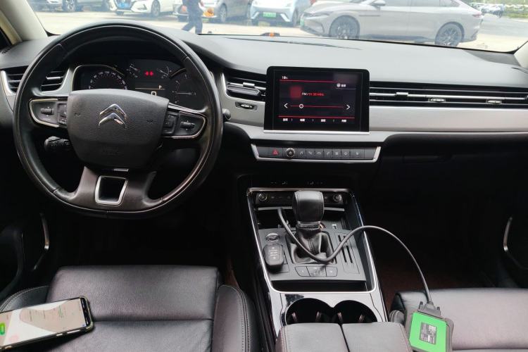 Used Citroen C5 2017 350THP Automatic Luxury Model Center Console