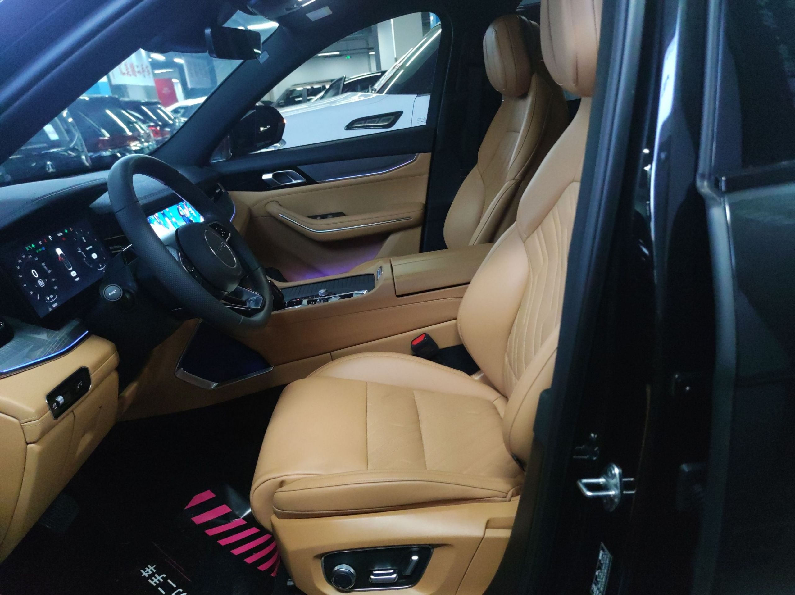 المقاعد الأمامية داخل السيارة