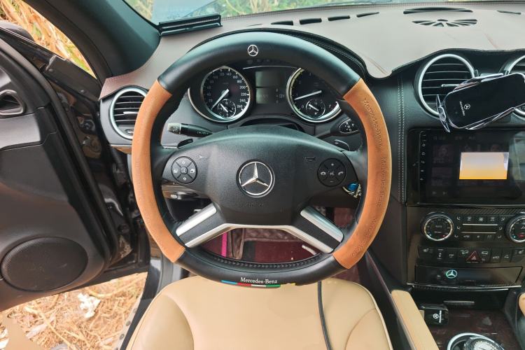 Used Mercedes-Benz M-Class 2010 ML 350 4MATIC Luxury Special Edition Steering Wheel