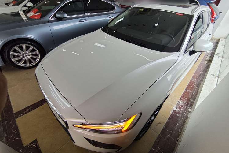 Used Volvo V60 2021 B4 Zhiyi Luxury Edition