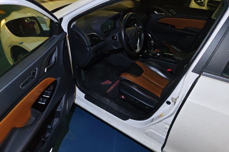 Used BYD Qin New Energy 2015 1.5T Dual-Crown Flagship Plus Edition
