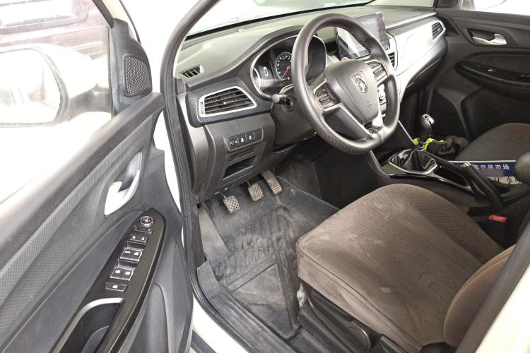 Used Baojun 730 2019 1.5L Manual Fashion Model 7-seater China VI Driver Seat