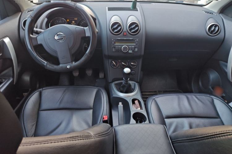 Used Nissan Qashqai 2015 2.0 XL Cool Fire MT 2WD Center Console