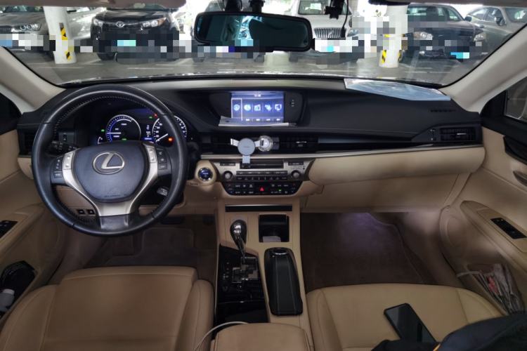 Used Lexus ES 2013 300h Elite Edition
