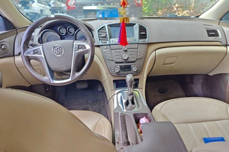 Used Buick Regal 2012 2.4L SIDI Elite Edition Center Console