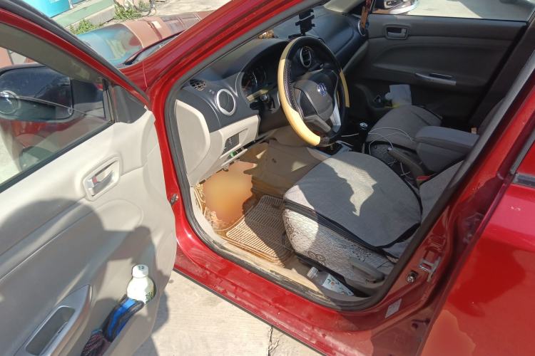 Used CHANGAN Alsvin V3 2012 1.3L Manual Comfort Version China IV Standard
