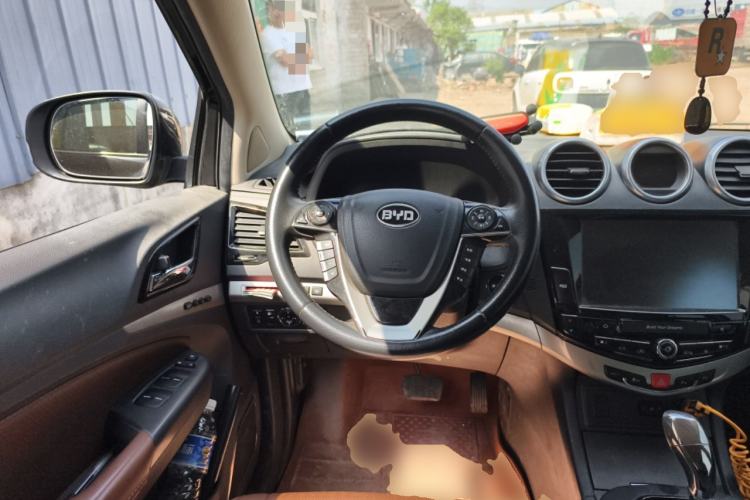 Used BYD S7 2015 2.0T Upgraded Automatic Flagship Version
