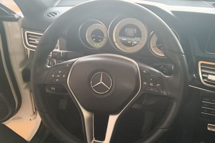 Used Mercedes-Benz E-Class 2015 Revised E 260 L Sporty and Stylish Edition Steering Wheel