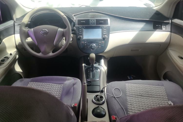 Used Nissan Tiida 2011 1.6L CVT Smart Version Center Console