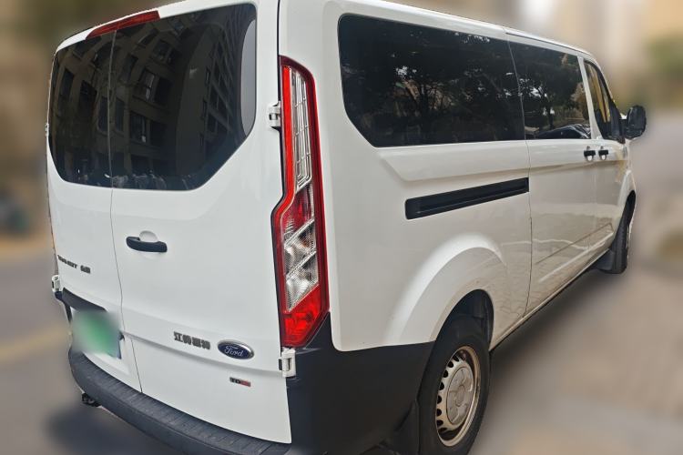 Used Ford Transit 2020 2.0T Diesel Multi-Function Commercial Vehicle Mid-Chassis Low-Roof Design with Dual Rear Doors Meeting China VI Emission Standards
