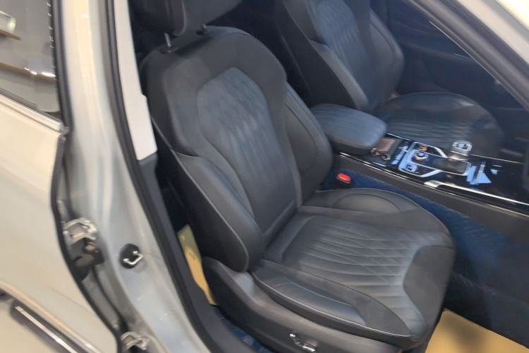 Used Hongqi HS5 2022 Facelifted Version 2.0T Smart Connect Flagship All-Wheel-Drive Edition