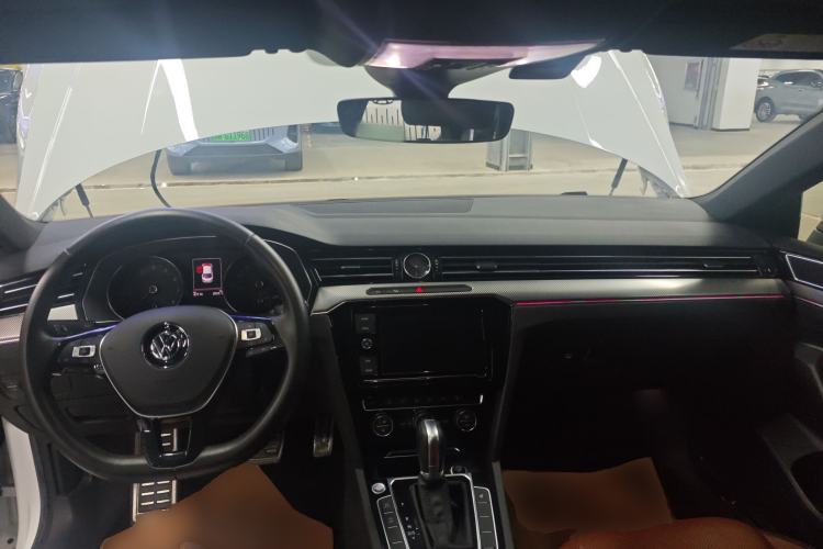 Used Volkswagen FAW-Volkswagen CC 2019 330TSI Glamour Edition China V Standard Center Console