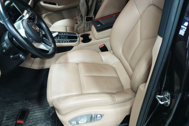 Used Porsche Macan 2018 Macan 2.0T Left Front Seat