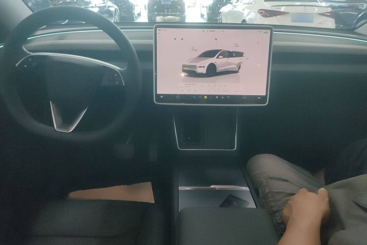 Used Tesla Model Y 2025 Long-Range All-Wheel-Drive Version
