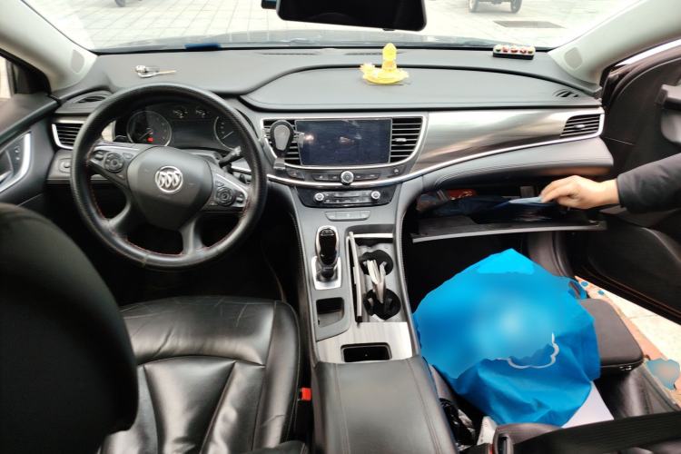 Used Buick LaCrosse 2018 20T Elite Edition Center Console