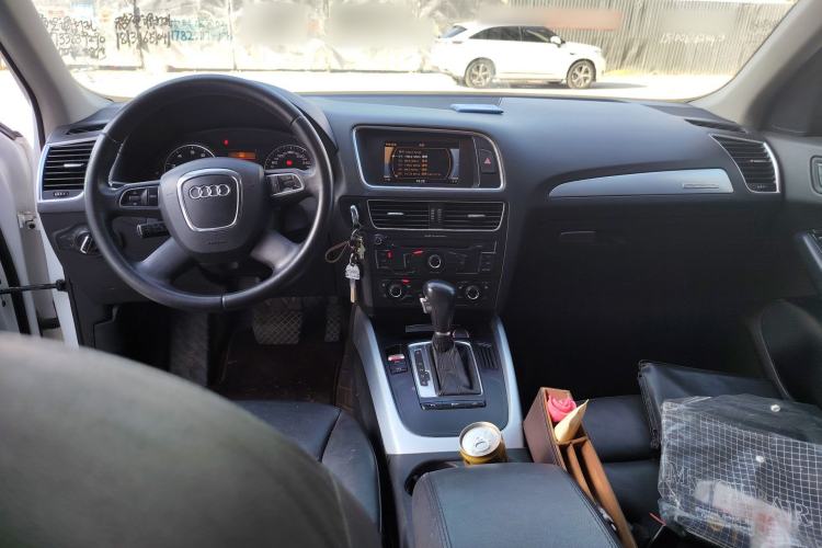 Used Audi Q5 2013 40 TFSI Technology Edition Center Console