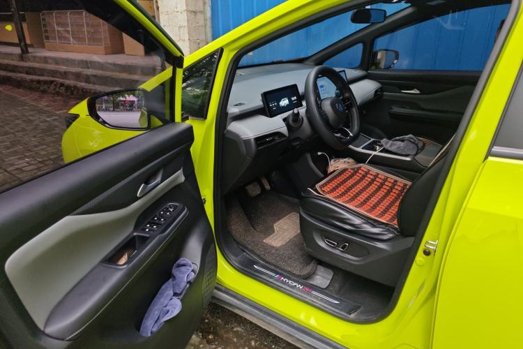 Used Hycan Z03 2022 510 km Range Trendy Cool Version 160 kW 61.13 kWh Driver Seat