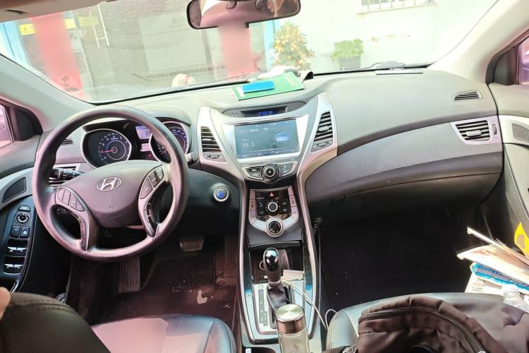 Used Hyundai Elantra (5th Generation / Langdong) 2016 1.6L Automatic Prestige Model Center Console