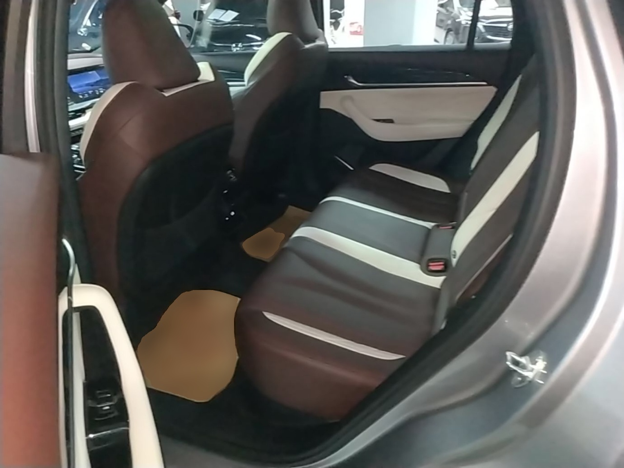 Geely Auto Monjaro L 2021 2.0TD DCT EVO Two-Wheel Drive Prestige Version — снимка 20