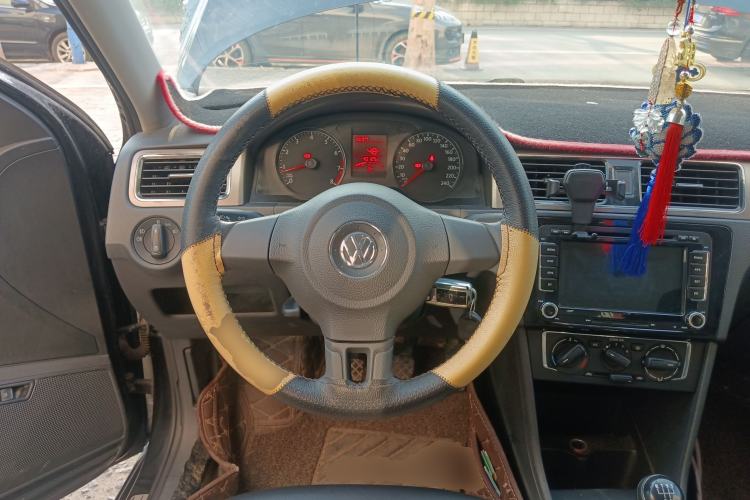 Used Volkswagen Santana 2015 1.6L Manual Comfort Edition Steering Wheel