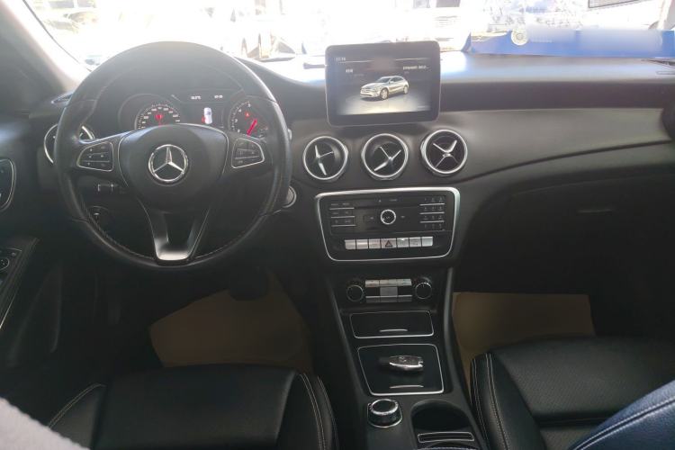 Used Mercedes-Benz GLA 2017 GLA 200 Sport Edition Center Console
