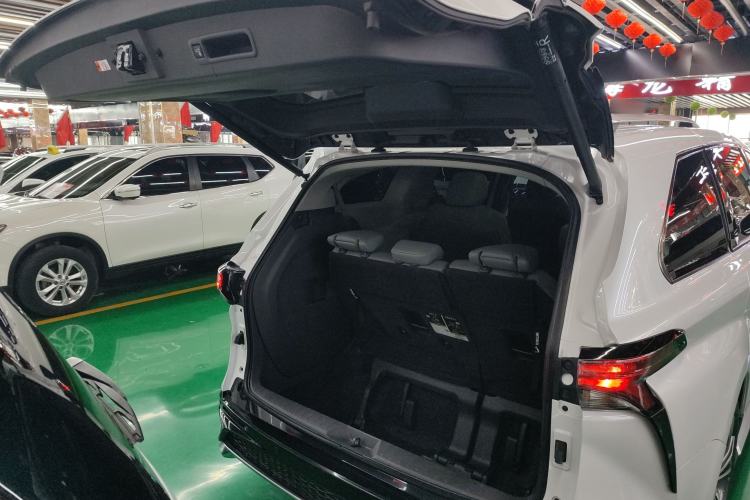 Used Toyota Granvia 2023 2.5L Hybrid Prestige PLUS Edition
