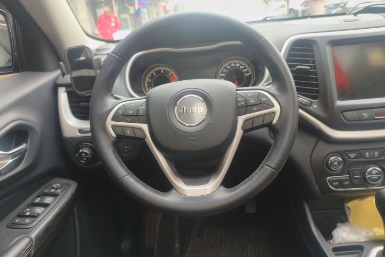 Used Jeep Cherokee 2020 2.0L Two-Wheel Drive Classic Sports Edition Steering Wheel