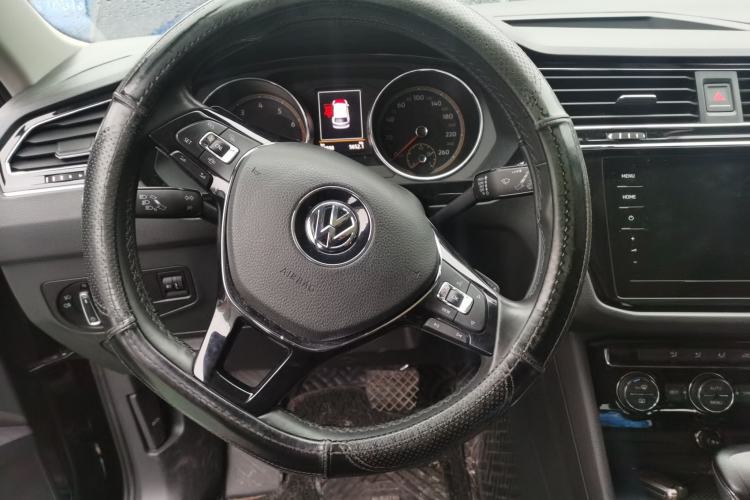 Used Volkswagen Tiguan L 2020 330TSI Automatic Two-Wheel Drive Panoramic Comfort Edition China VI Standard
