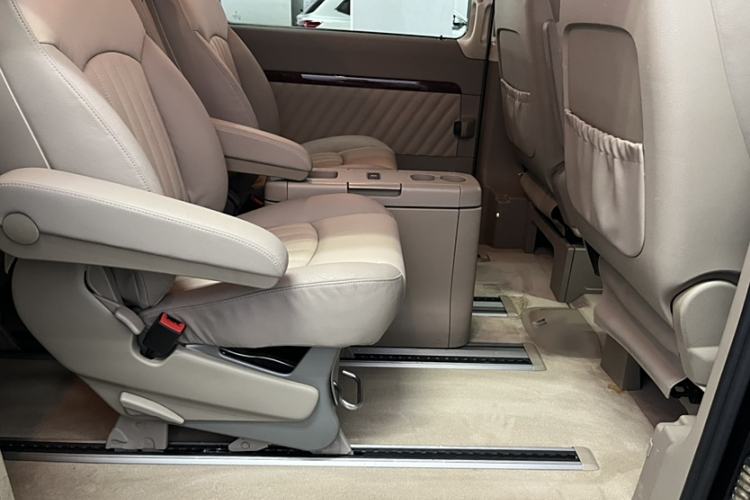 Used Mercedes-Benz Viano 2015 3.0L Partner Edition Interior 8