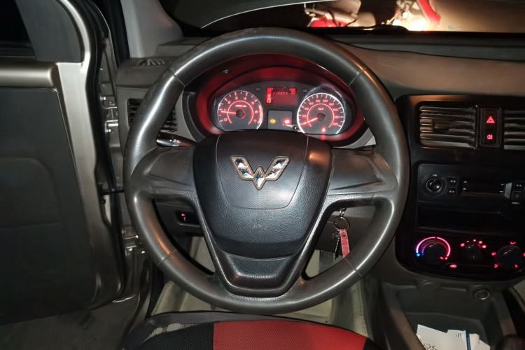 Used Wuling Rongguang V 2016 1.5L Practical Version Steering Wheel
