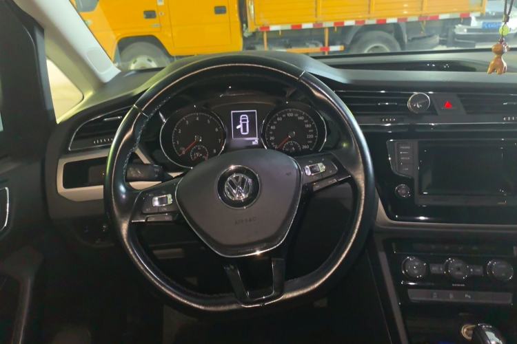 Used Volkswagen Touran 2016 Volkswagen Touran L 280TSI DSG Comfort Edition
